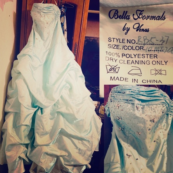 Stunning Formal Dress! - Picture 1 of 7